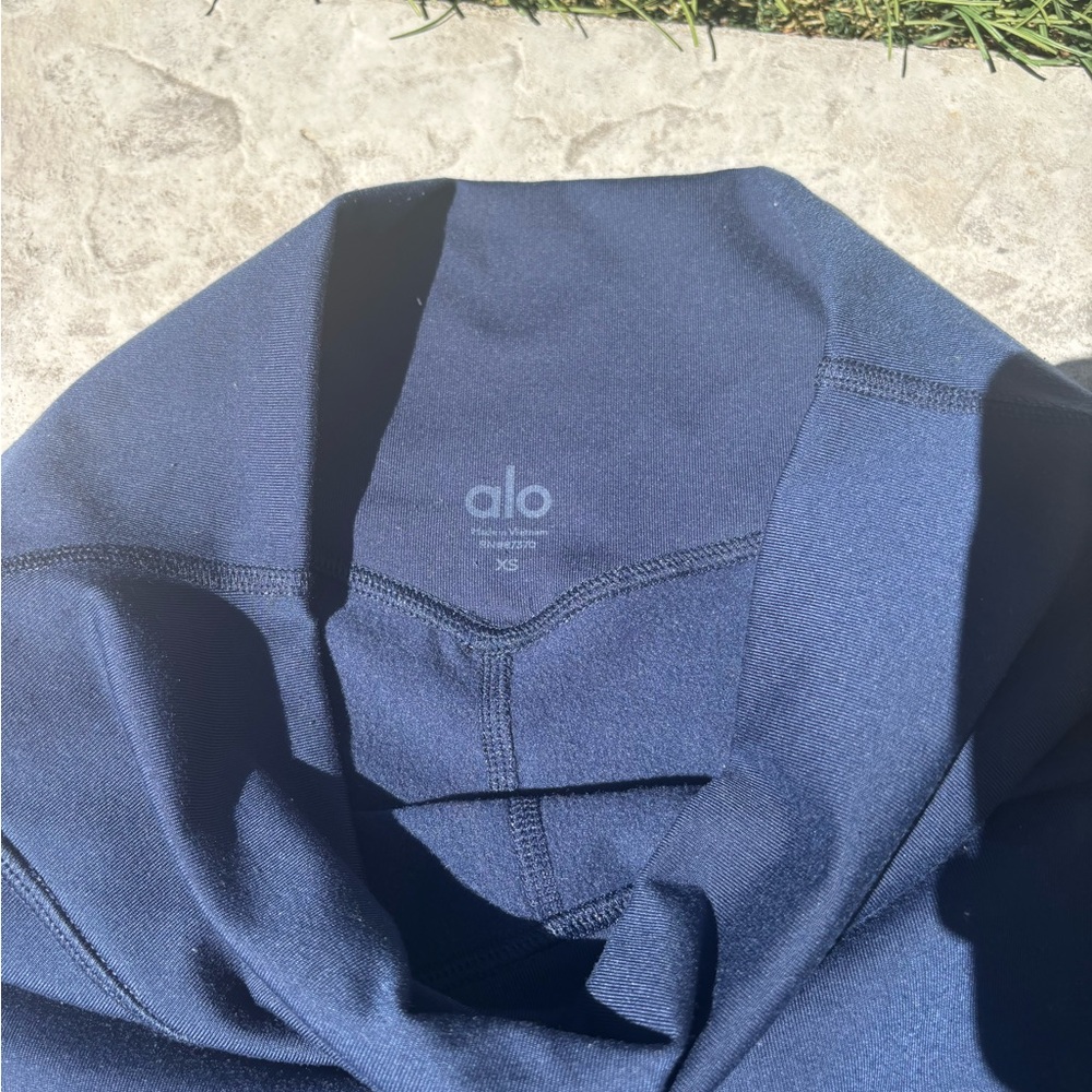 ALO Yoga Deep Blue Leggings - Picture 3 of 3